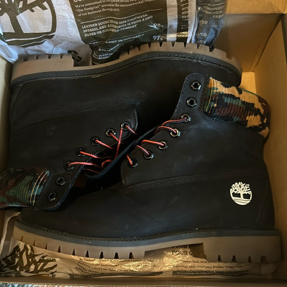 6” waterproof boot black nubuck w camouflage